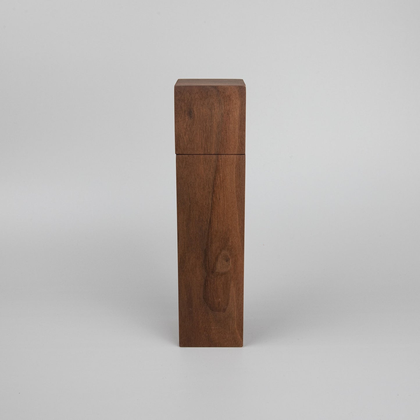 Pfeffer- und Salzmühle aus Nussbaum von Stellbar