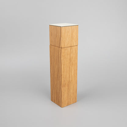 Pfeffermühle aus Eiche und Linoleum in creme von Stellbar