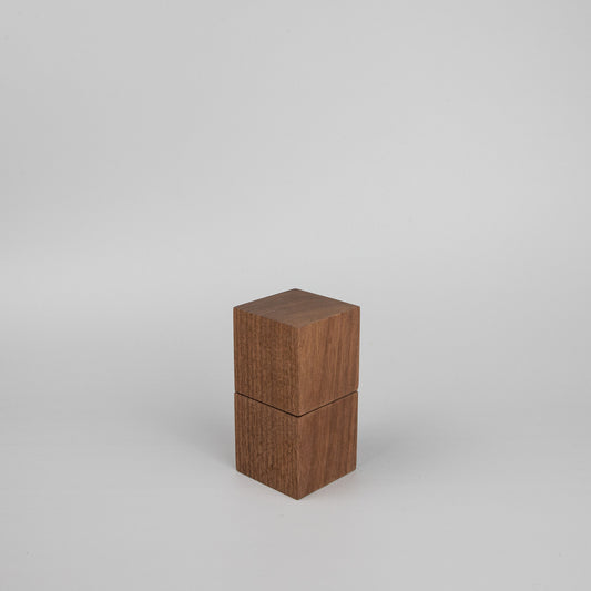 Kleine Pfeffer- und Salzmühle aus Nussbaum